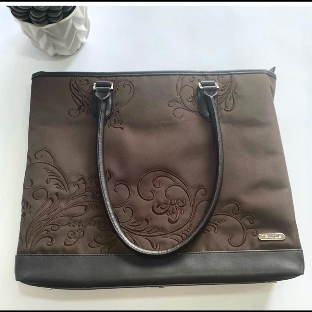 Targus Laptop Slim Bag with insert NWOT